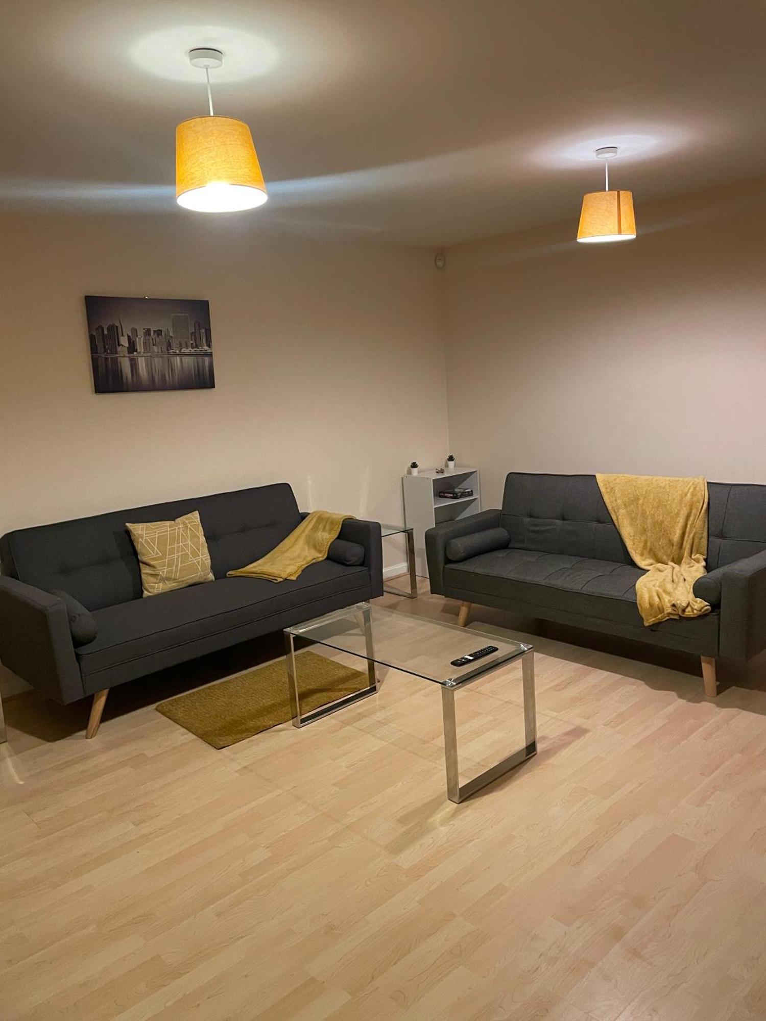 Casa de férias Amila House Manchester, Modern, Spacious, Sleeps 9 With Parking