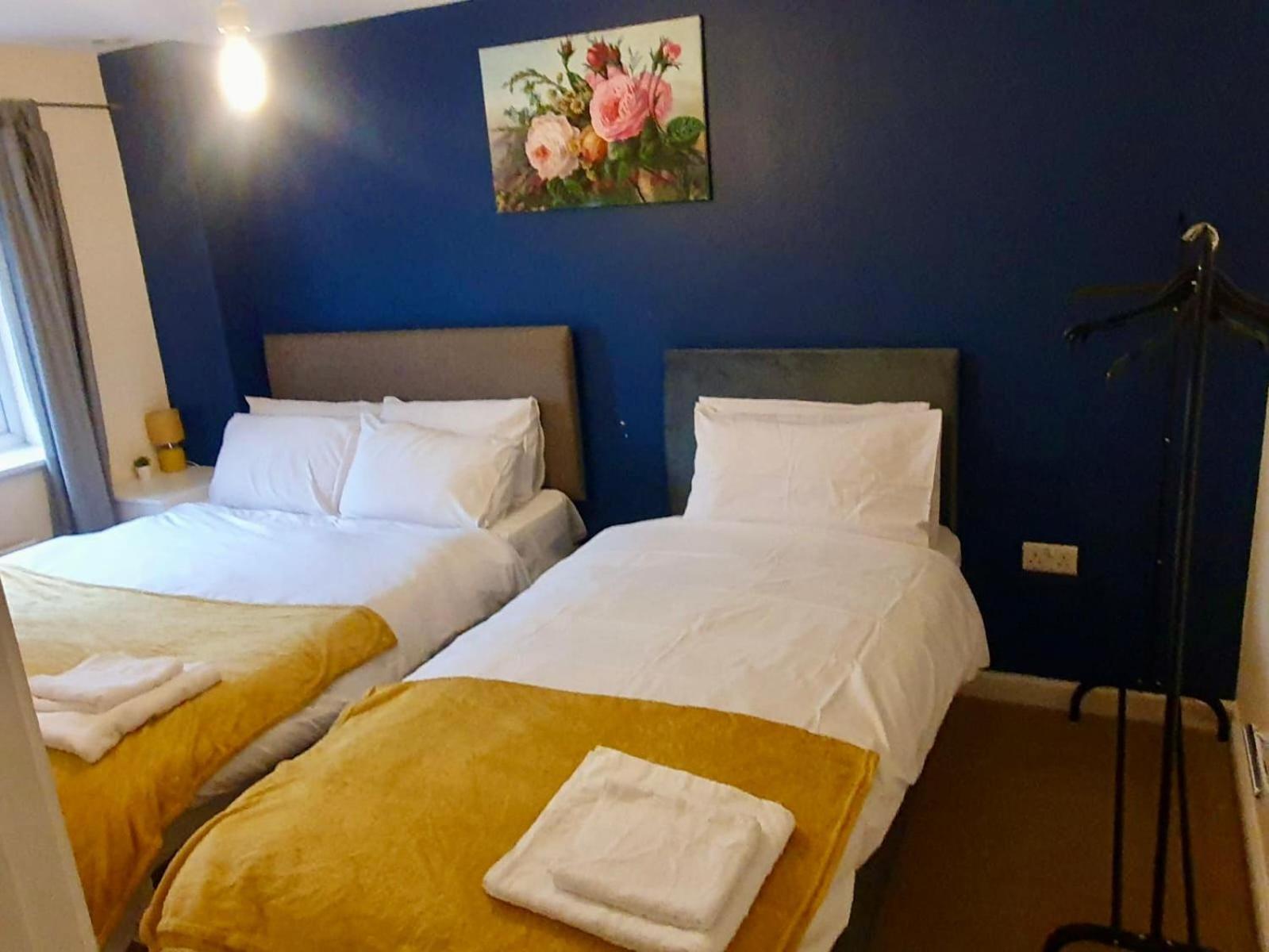 Amila House Manchester, Modern, Spacious, Sleeps 9 With Parking Casa de férias *
